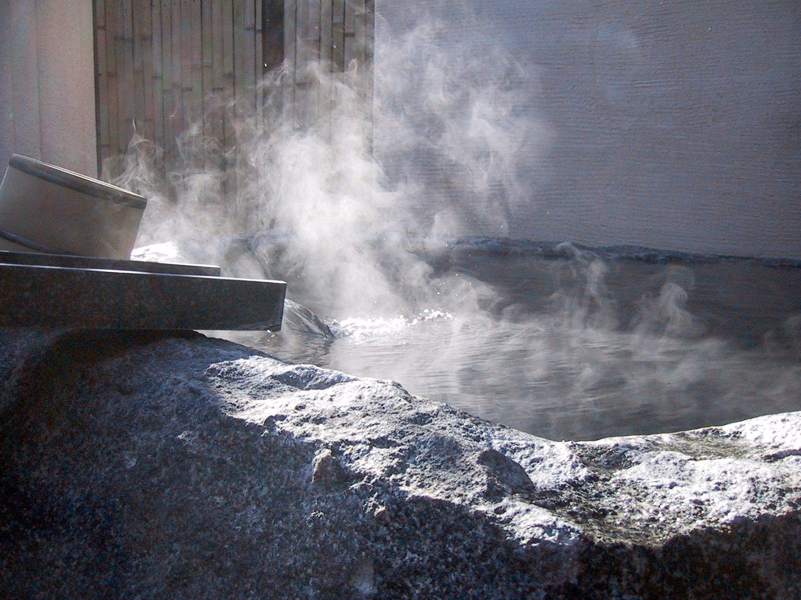 Gora Kadan outdoor bath, archive photograph from 2005; current layout unconfirmed